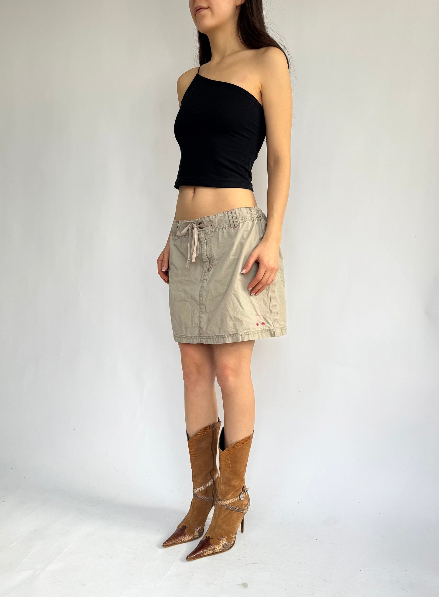 Y2k tan cargo mini skirt in size M