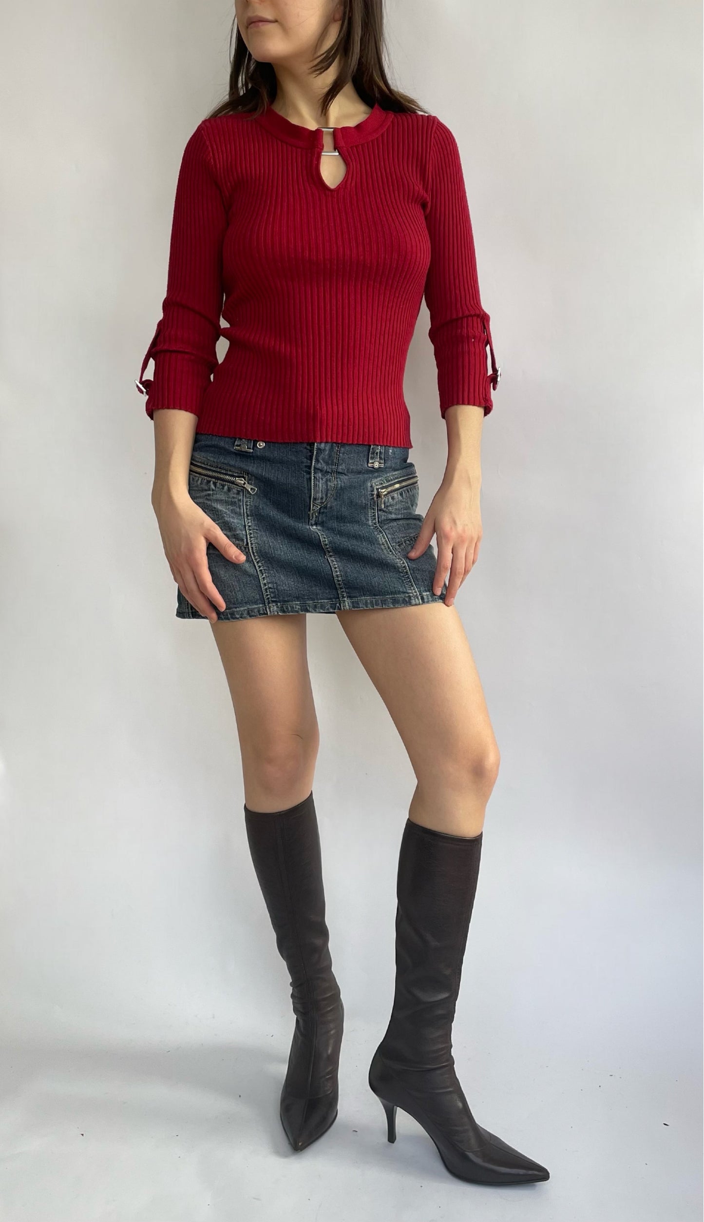 Early 2000s red quarter sleeve top