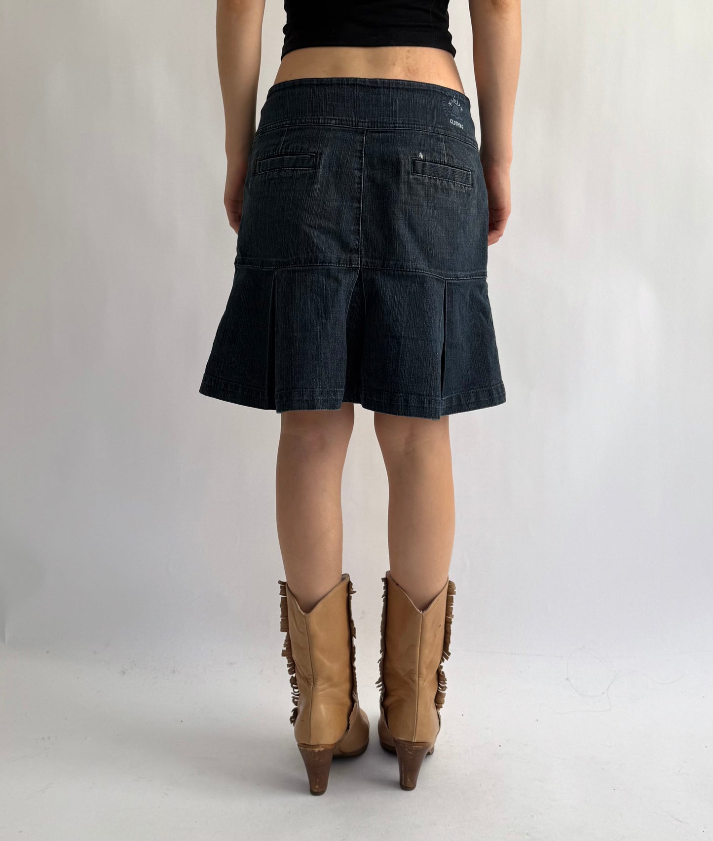 Y2K low rise pleated denim skirt with button details