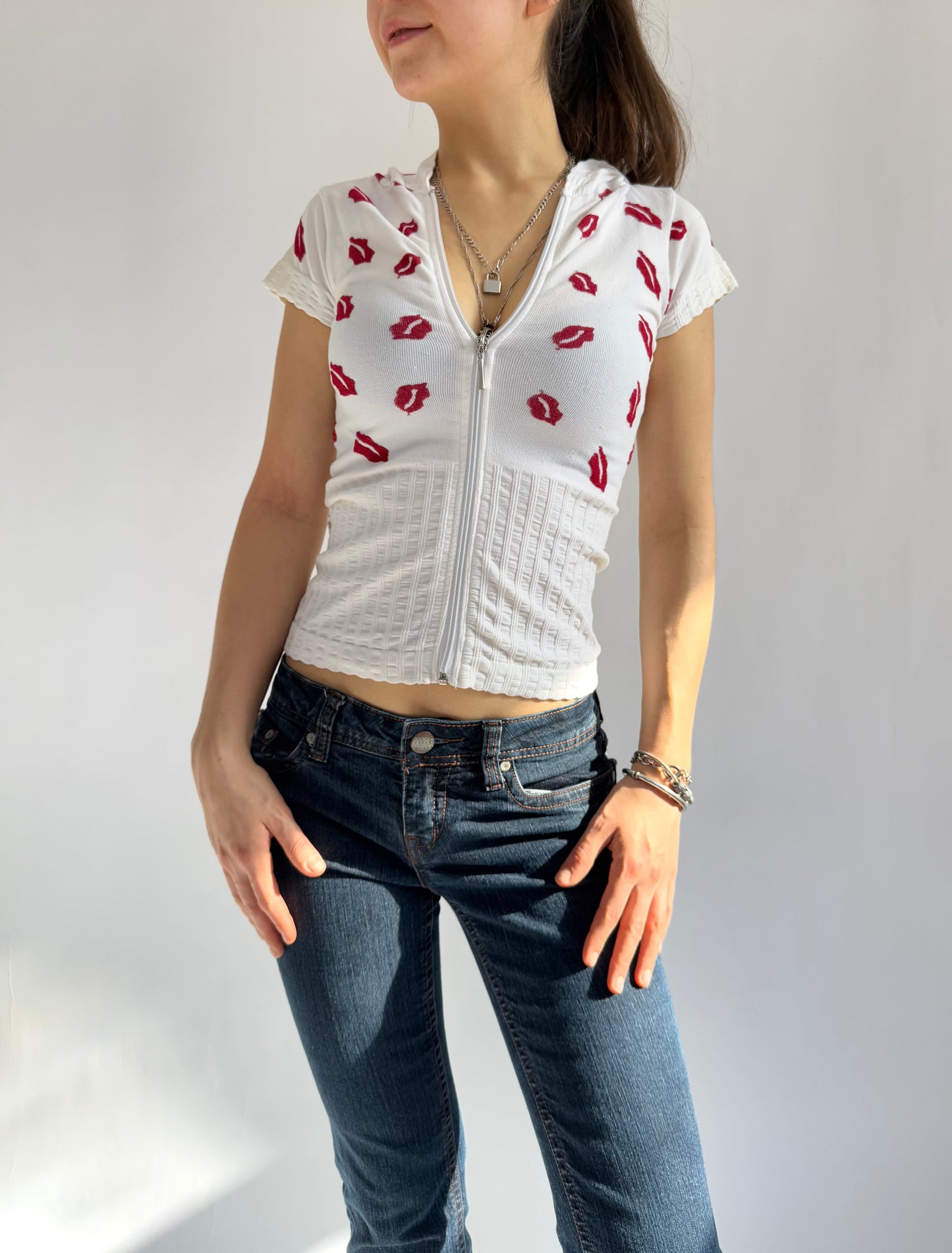 Iconic Y2K White fitted zip-up top with red lipstick print