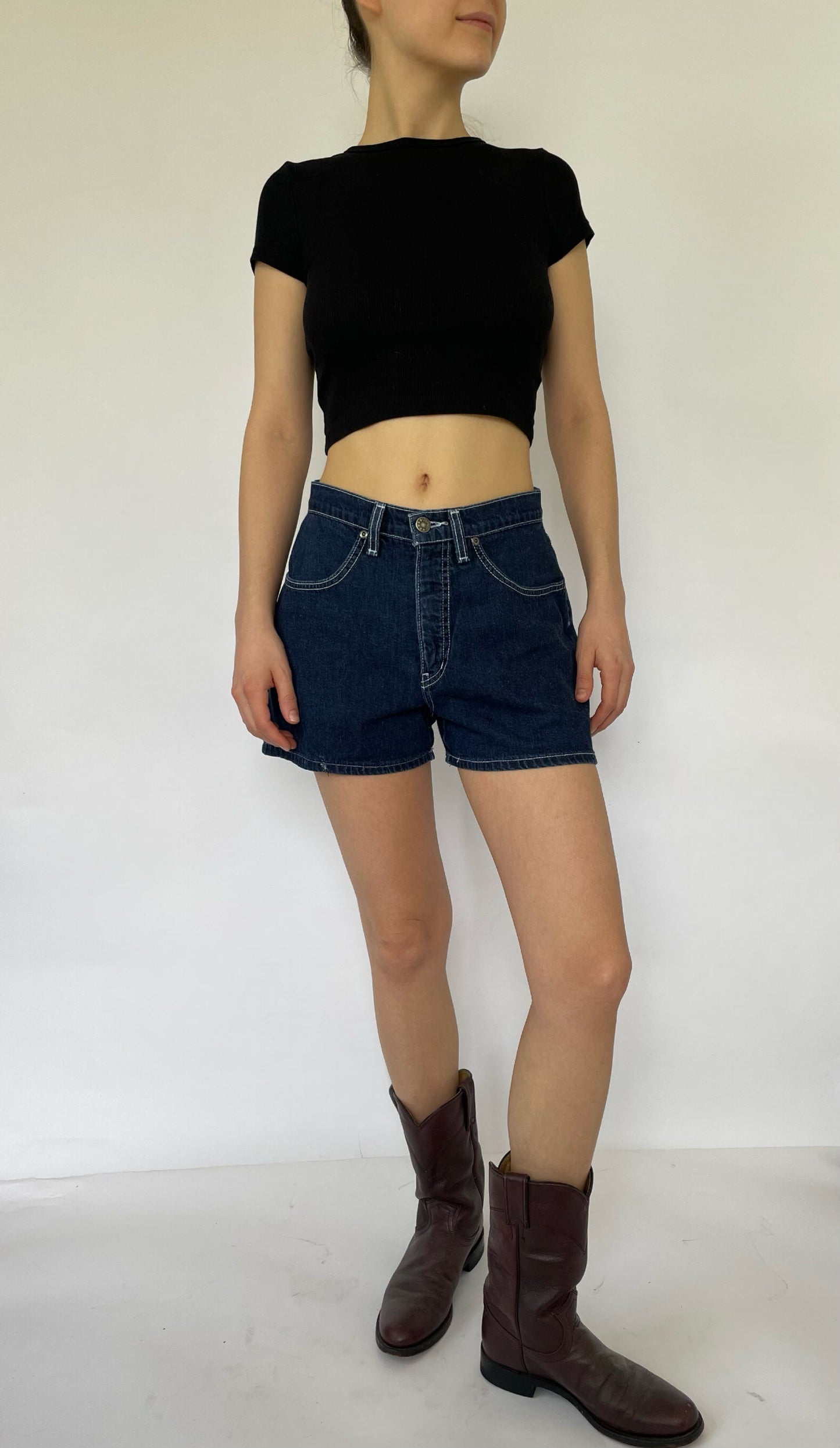 Vintage high waisted denim shorts in Dark wash