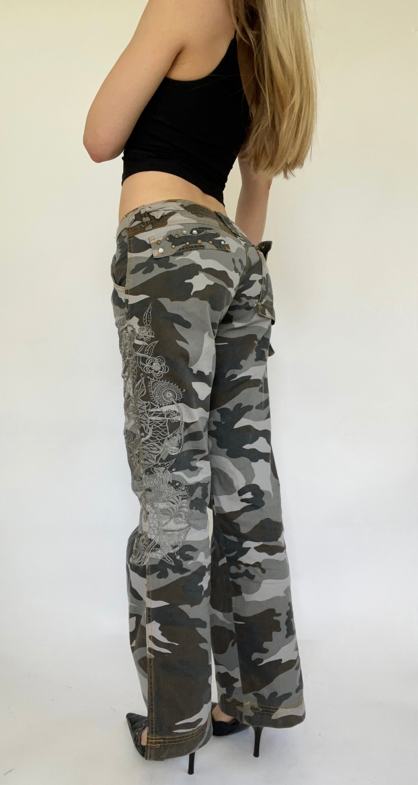 Insane Y2K low rise cargo pants by OXYGEN