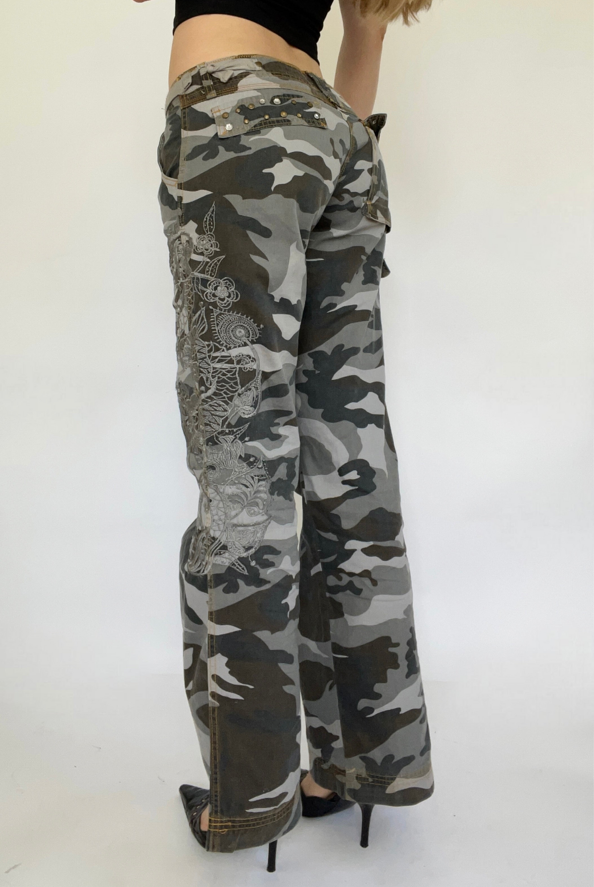 Insane Y2K low rise cargo pants by OXYGEN