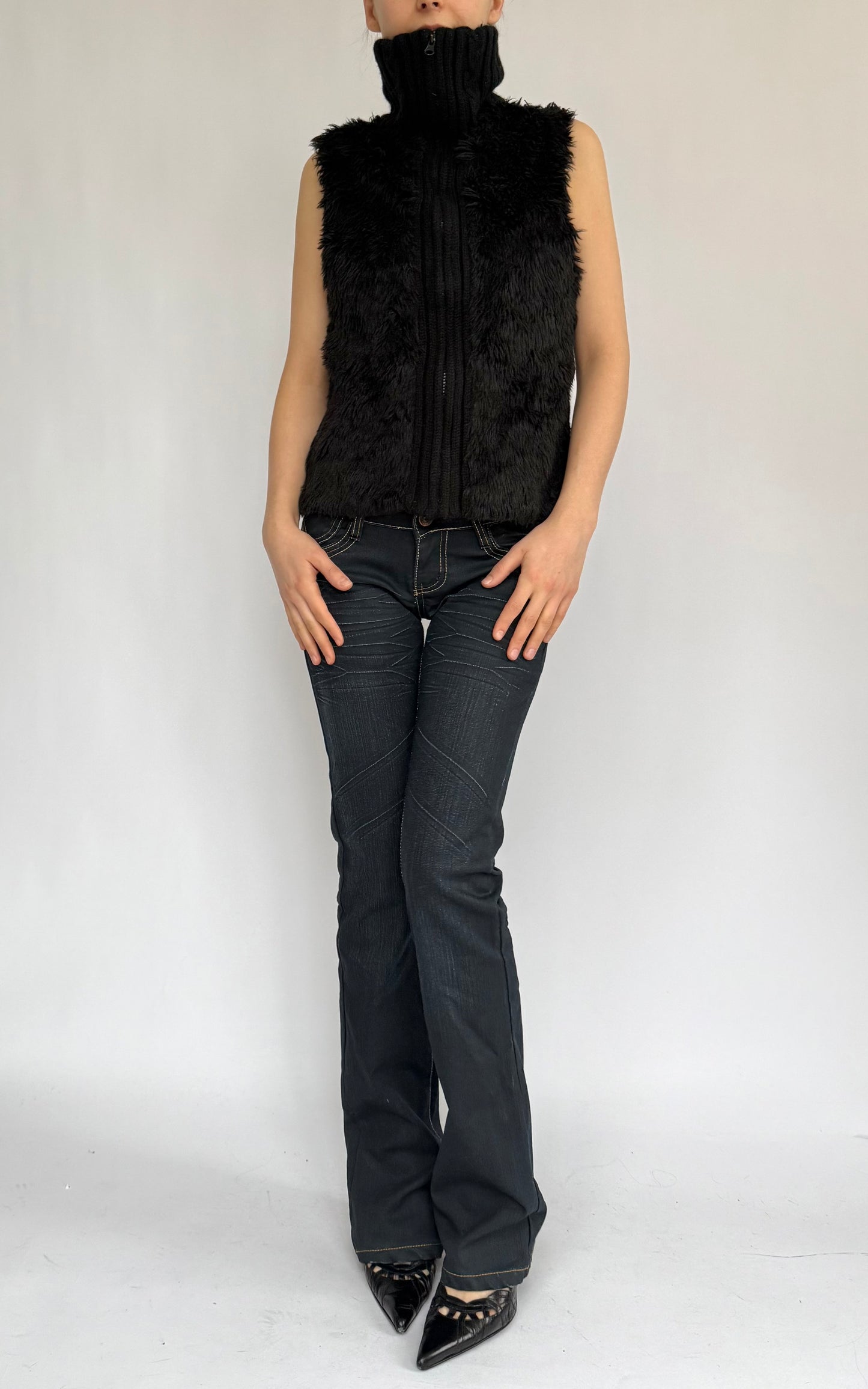 Y2K Black faux fur zip up gilet