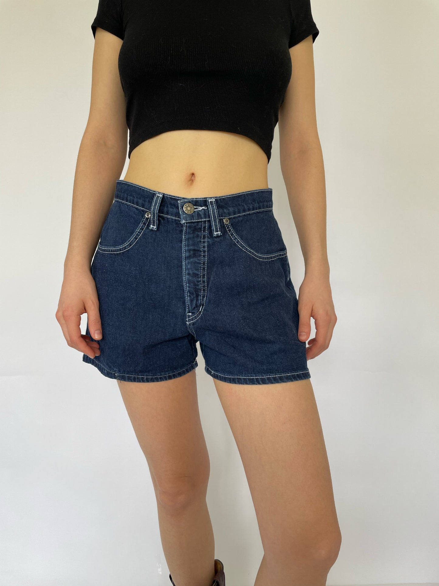 Vintage high waisted denim shorts in Dark wash