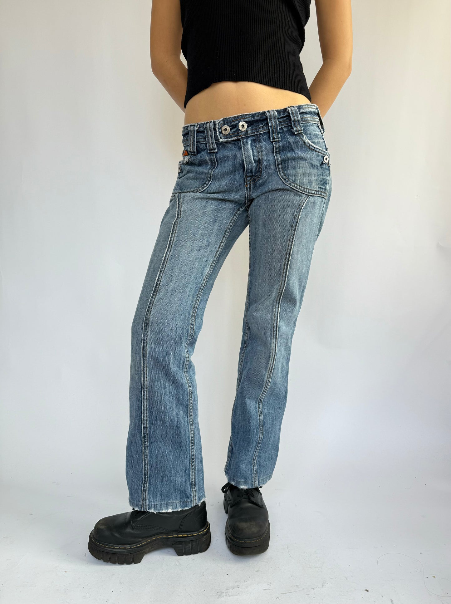Iconic Y2K low rise jeans by pudding pants