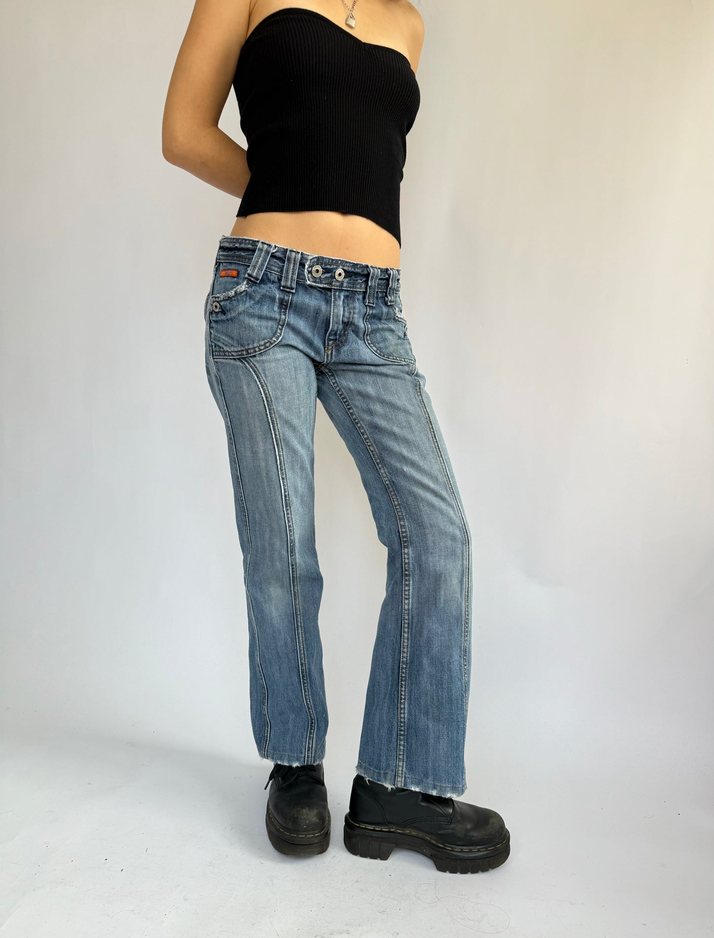 Iconic Y2K low rise jeans by pudding pants