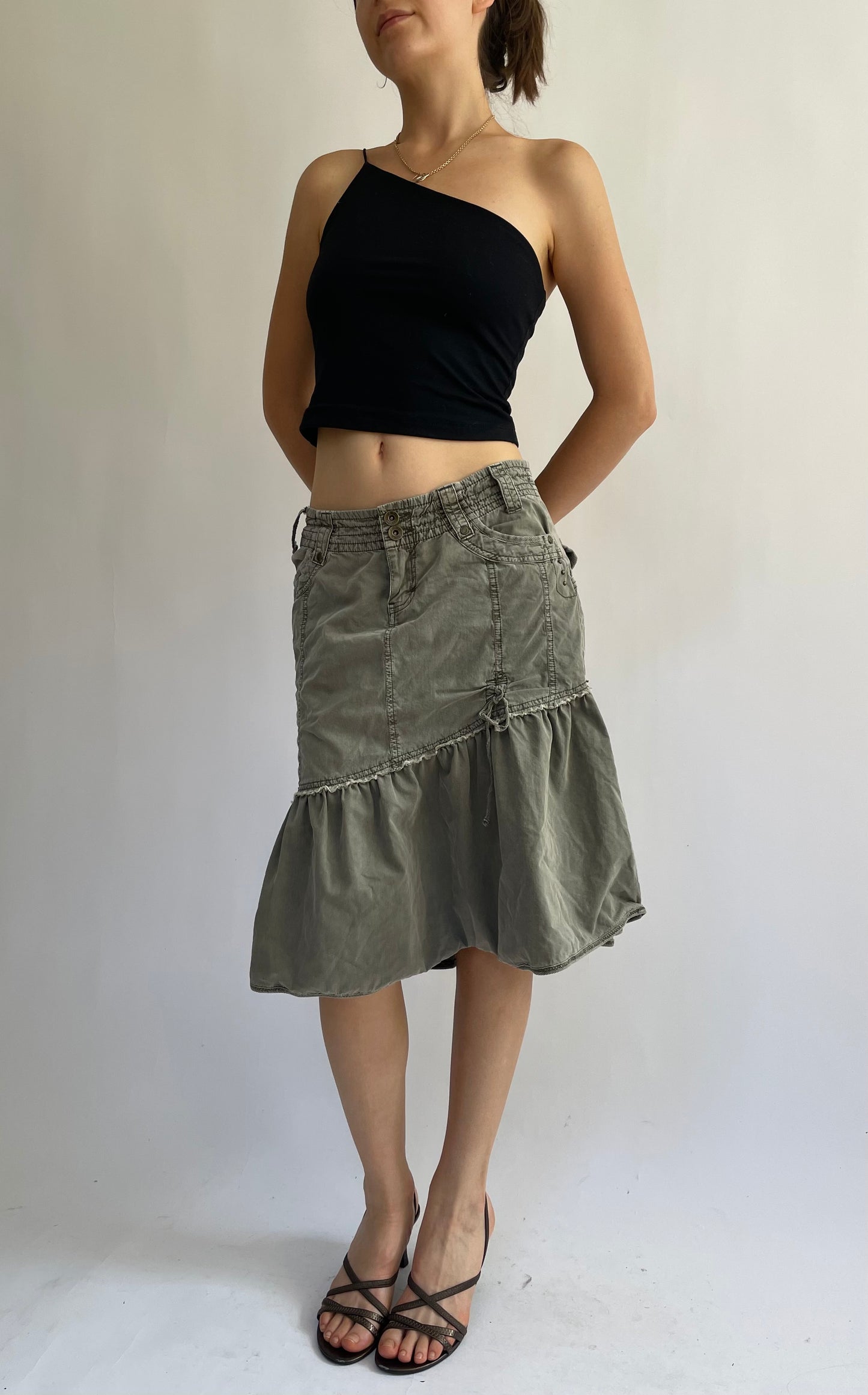 Y2K low rise detailed cargo skirt in size M