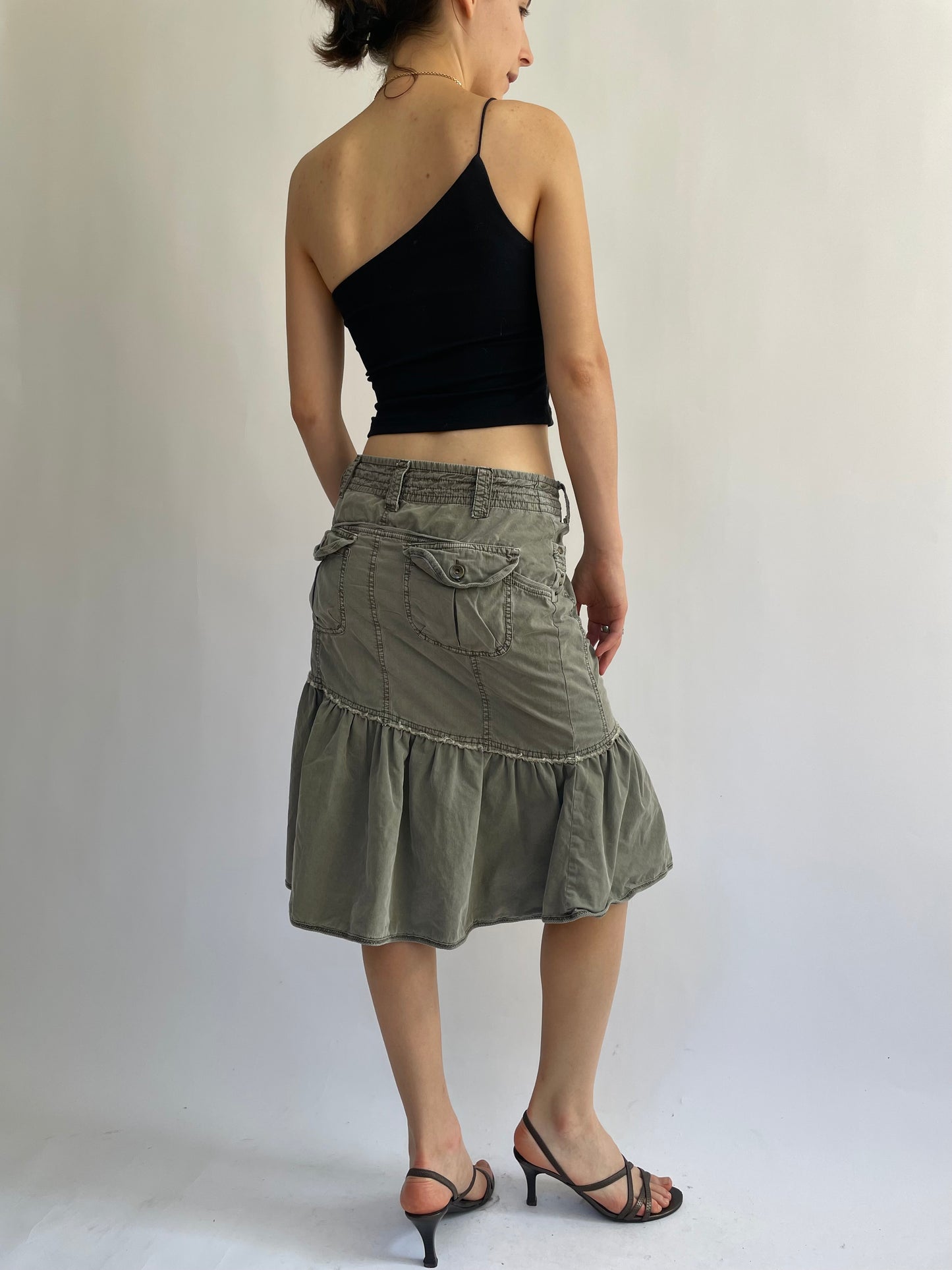 Y2K low rise detailed cargo skirt in size M