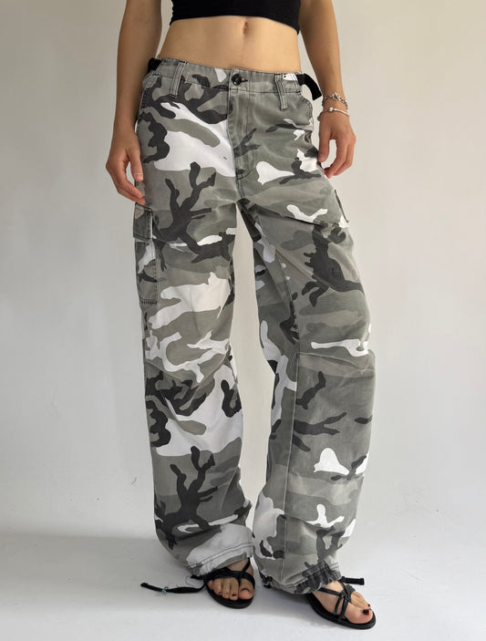Y2K  baggy camo pants