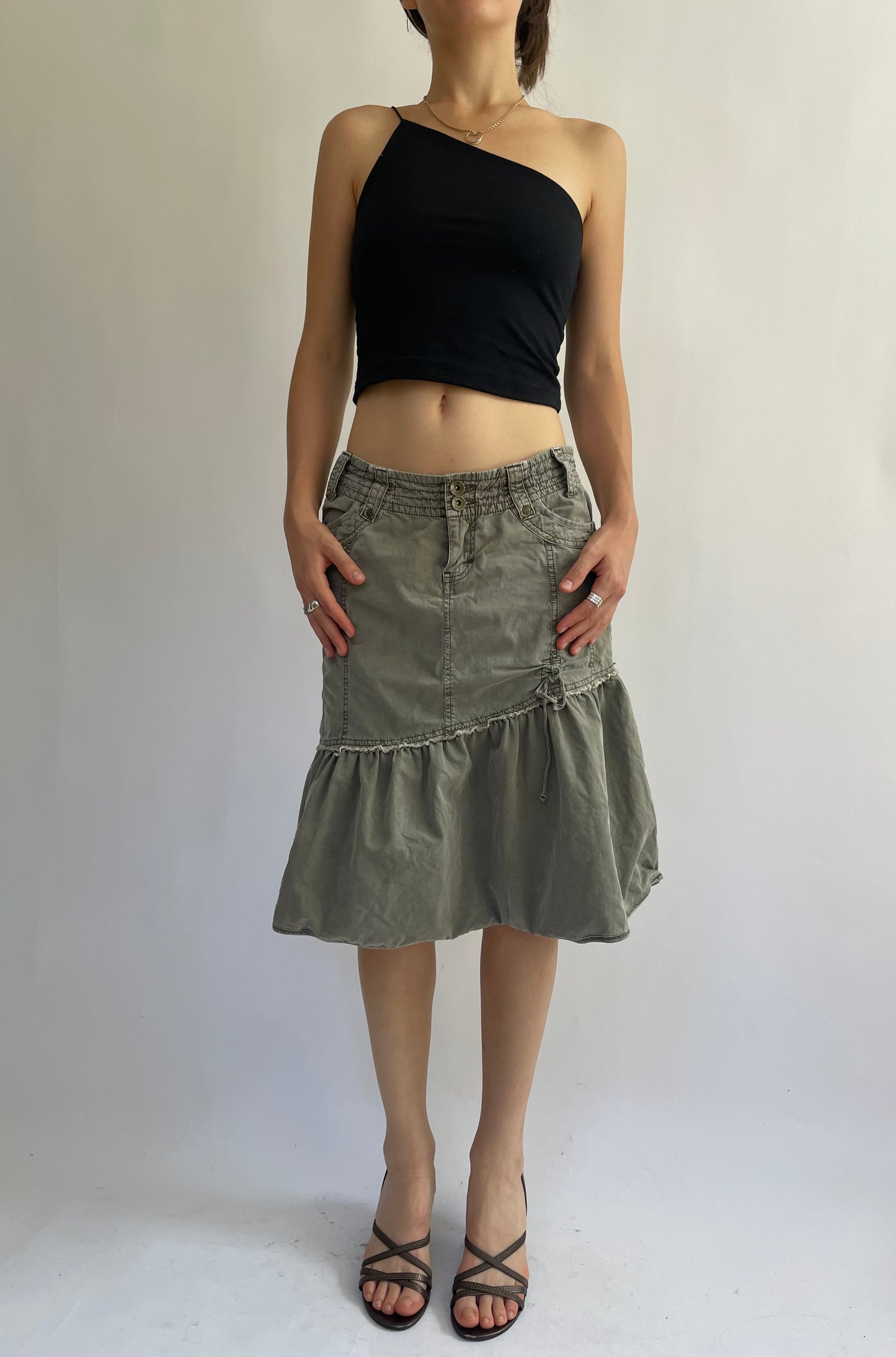 Y2K low rise detailed cargo skirt in size M