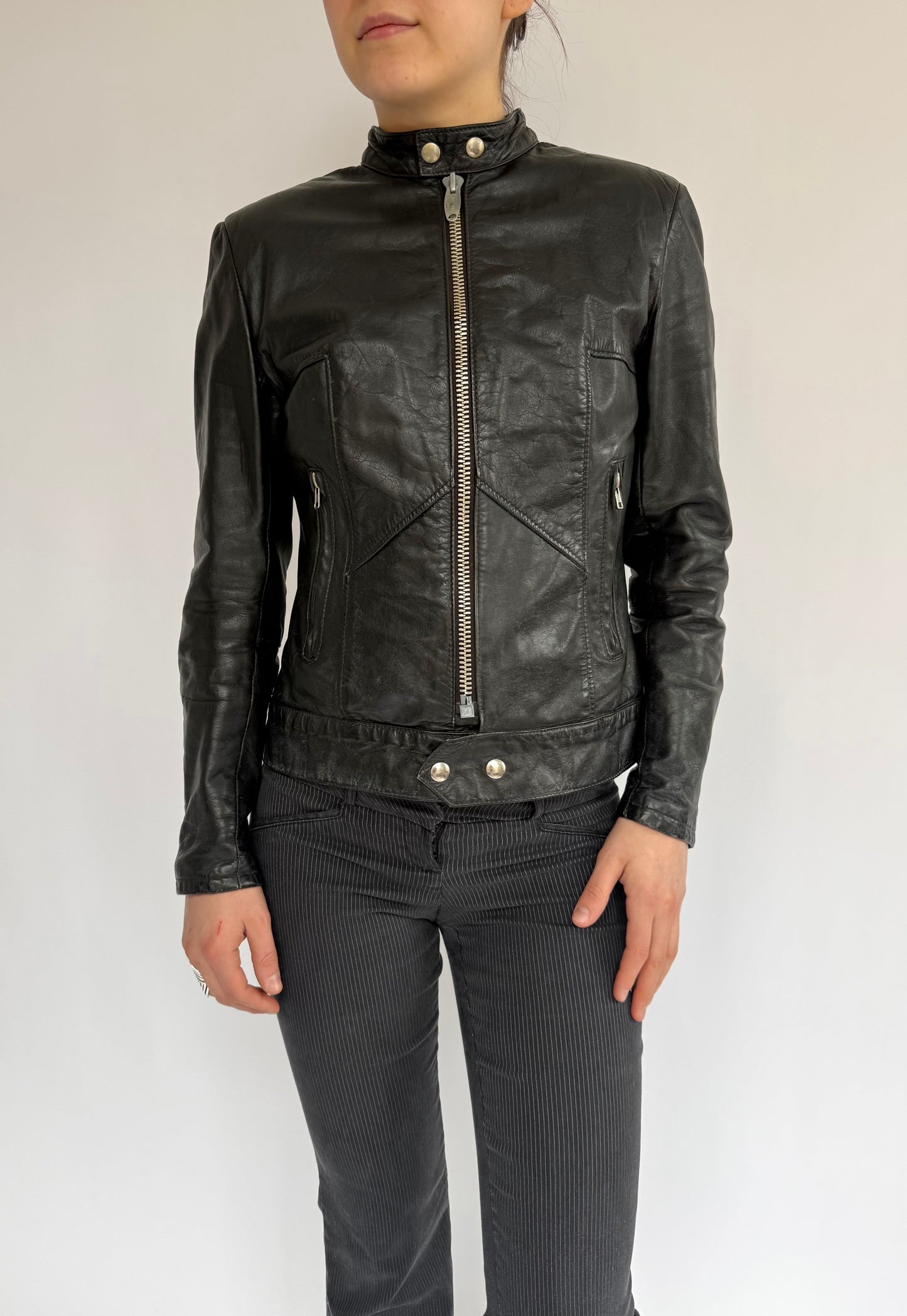 2000s leather zip up fitted jacket