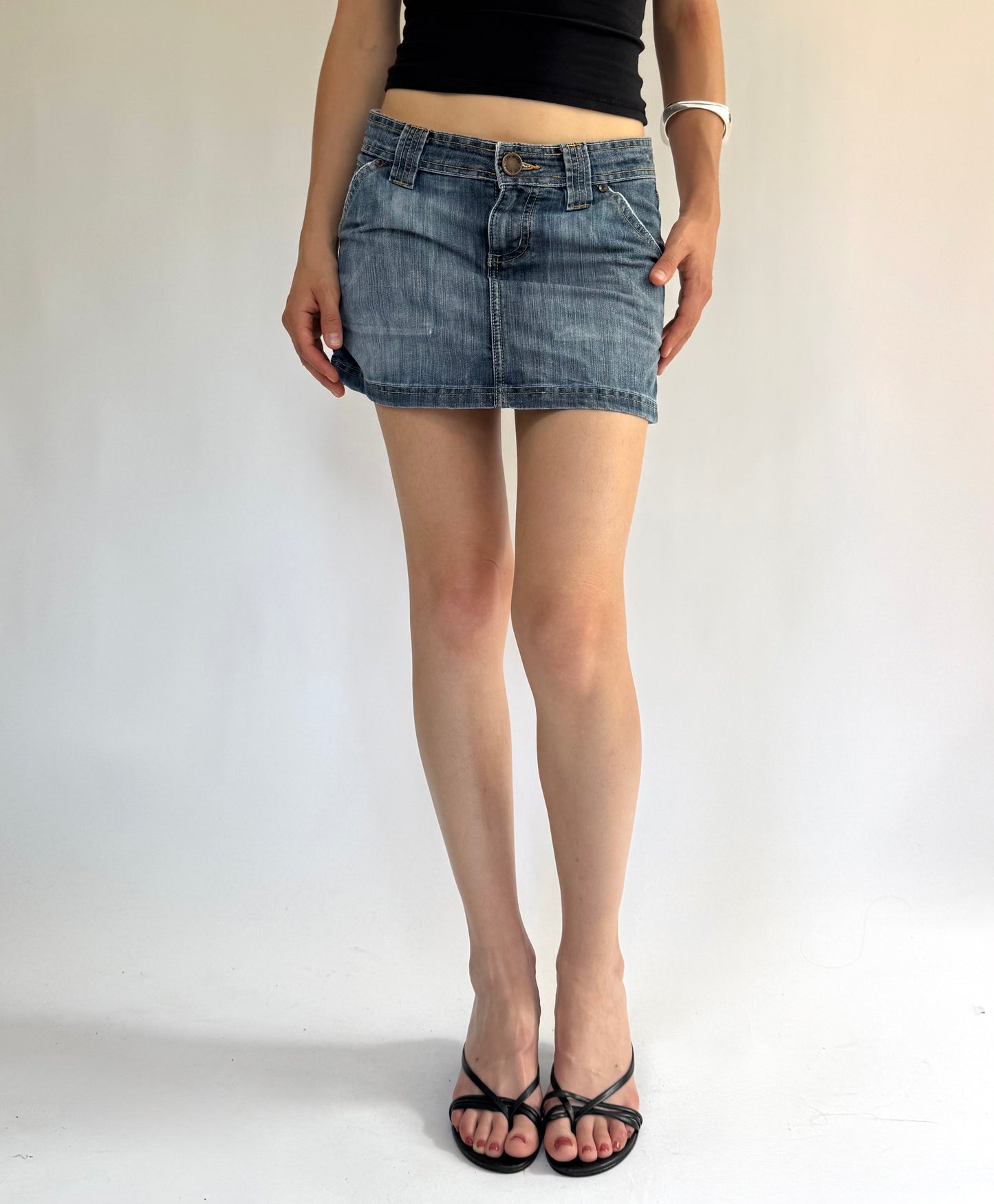 Y2K/2000s low rise mini denim skirt