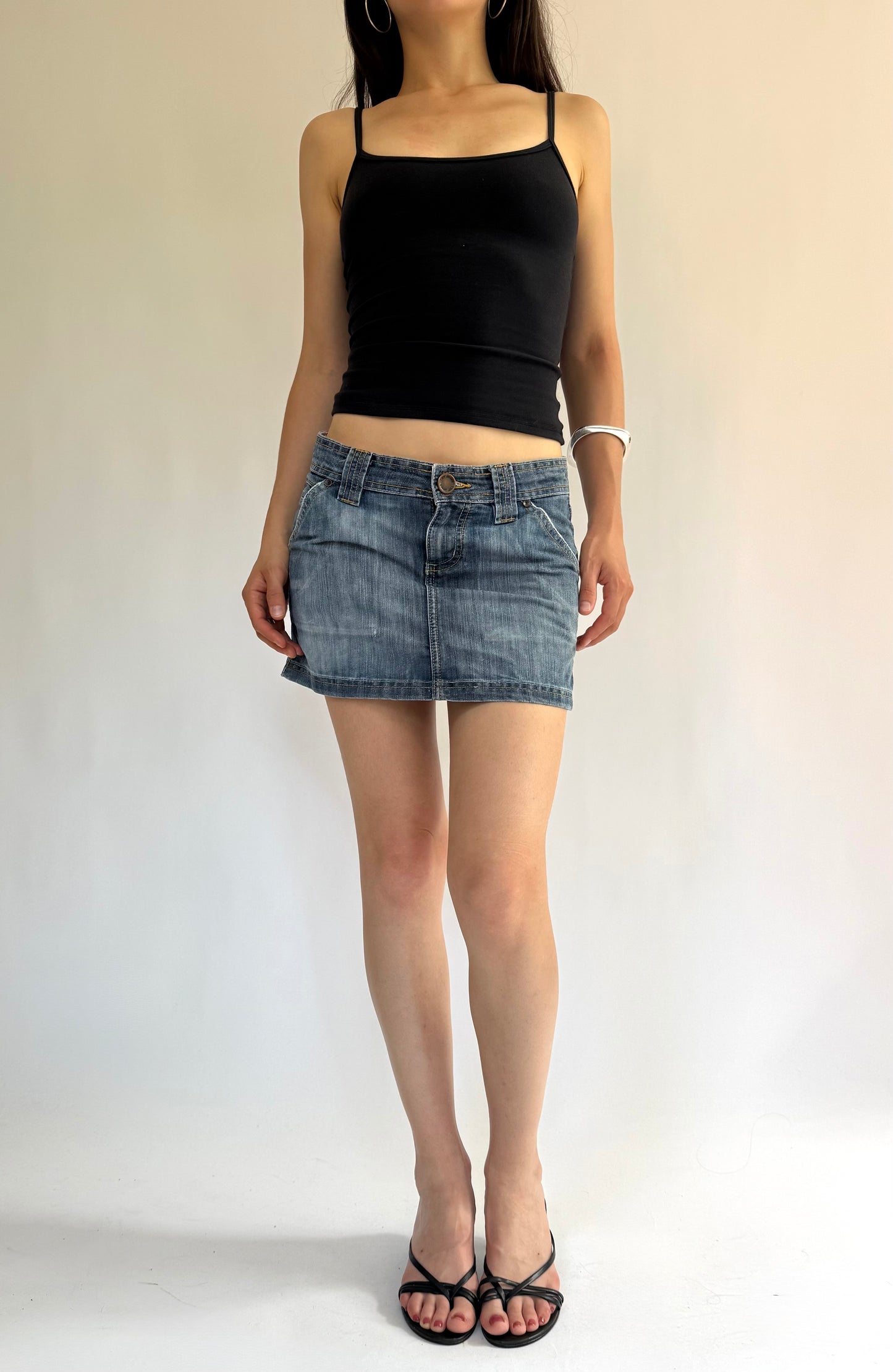 Y2K/2000s low rise mini denim skirt