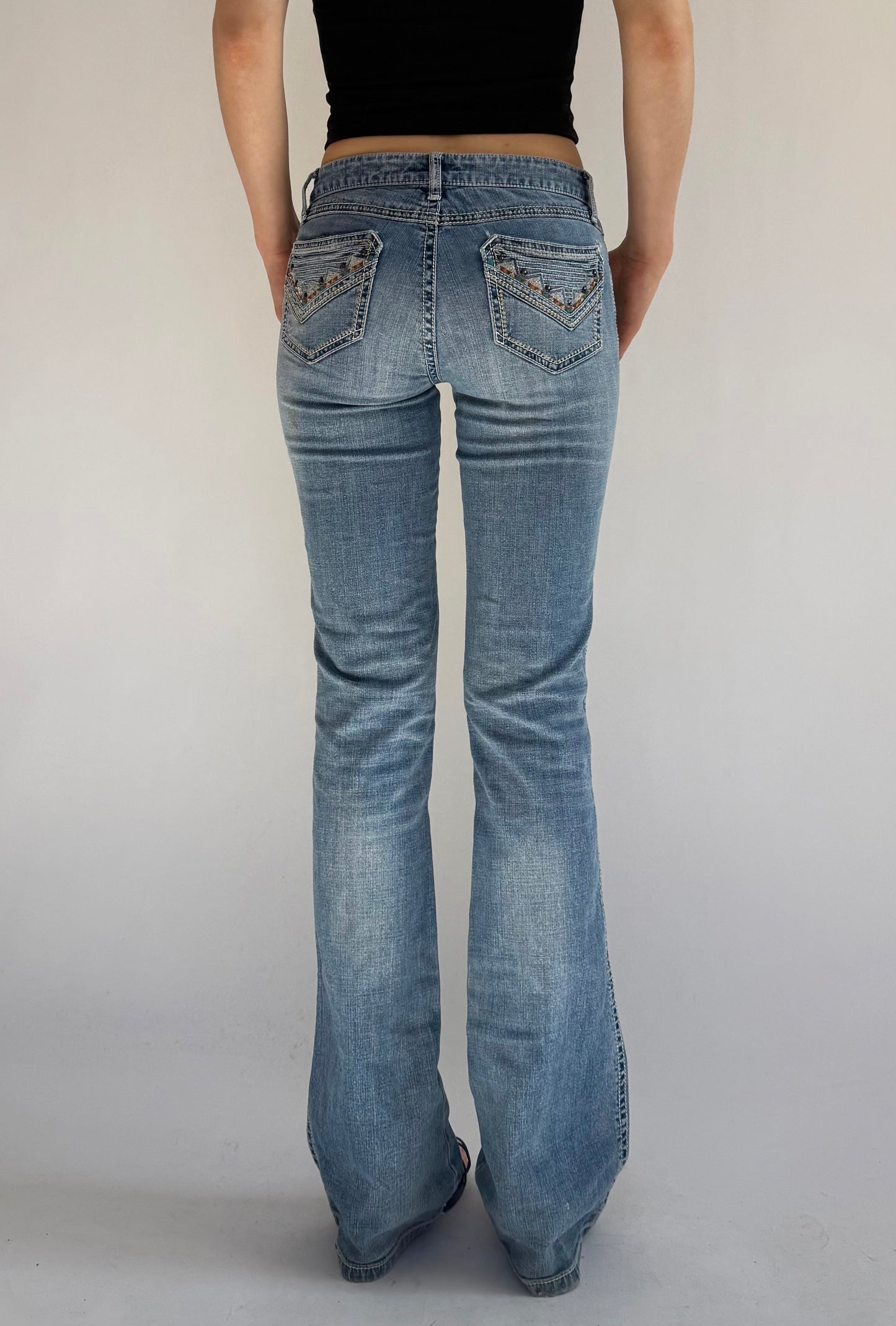 Y2K/2000s low rise flared light wash jeans