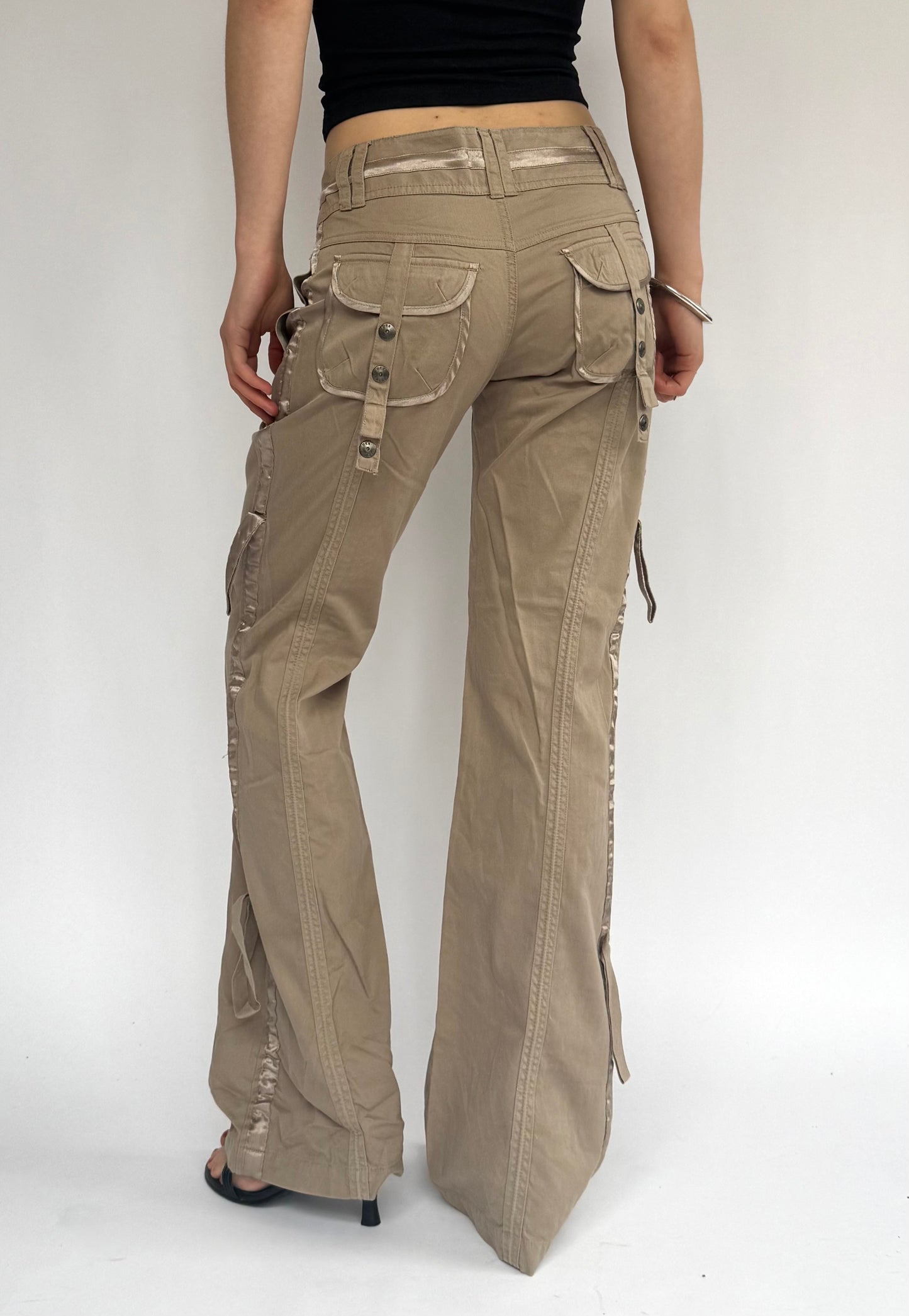 Y2k/2000s low rise tan wide leg cargo pants