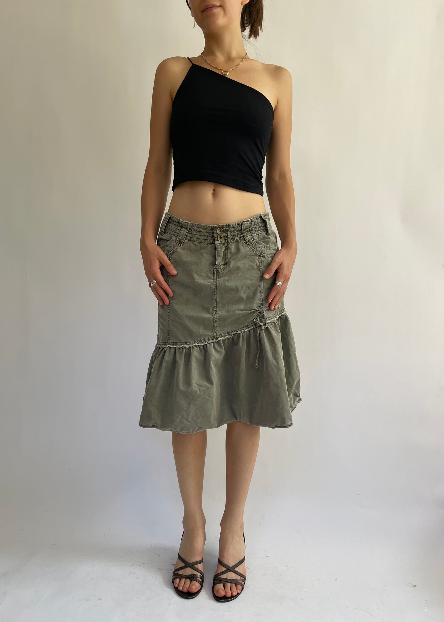 Y2K low rise detailed cargo skirt in size M