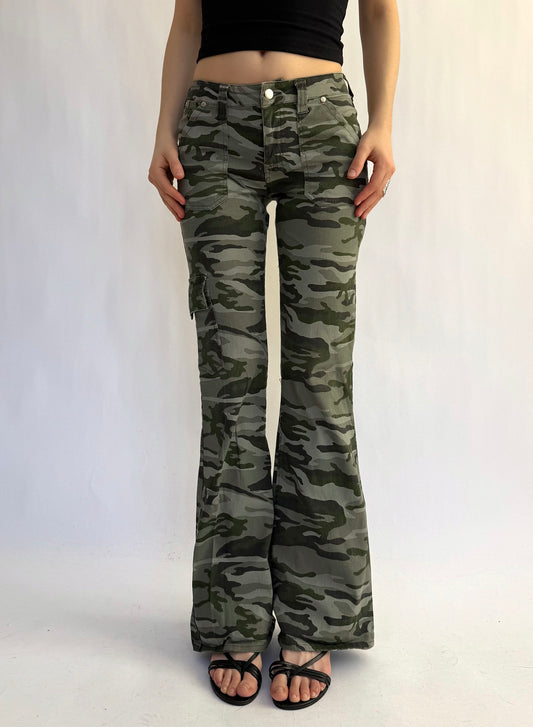 Y2K/2000s low rise flared camo pants
