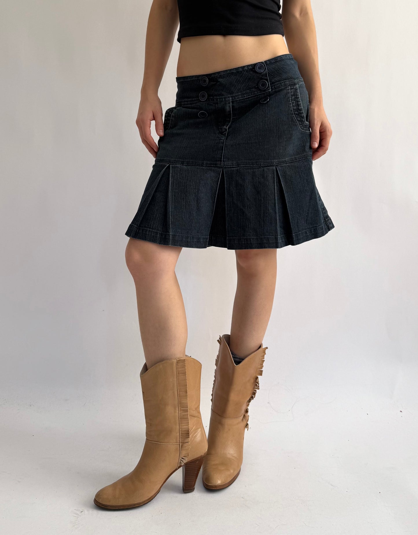 Y2K low rise pleated denim skirt with button details