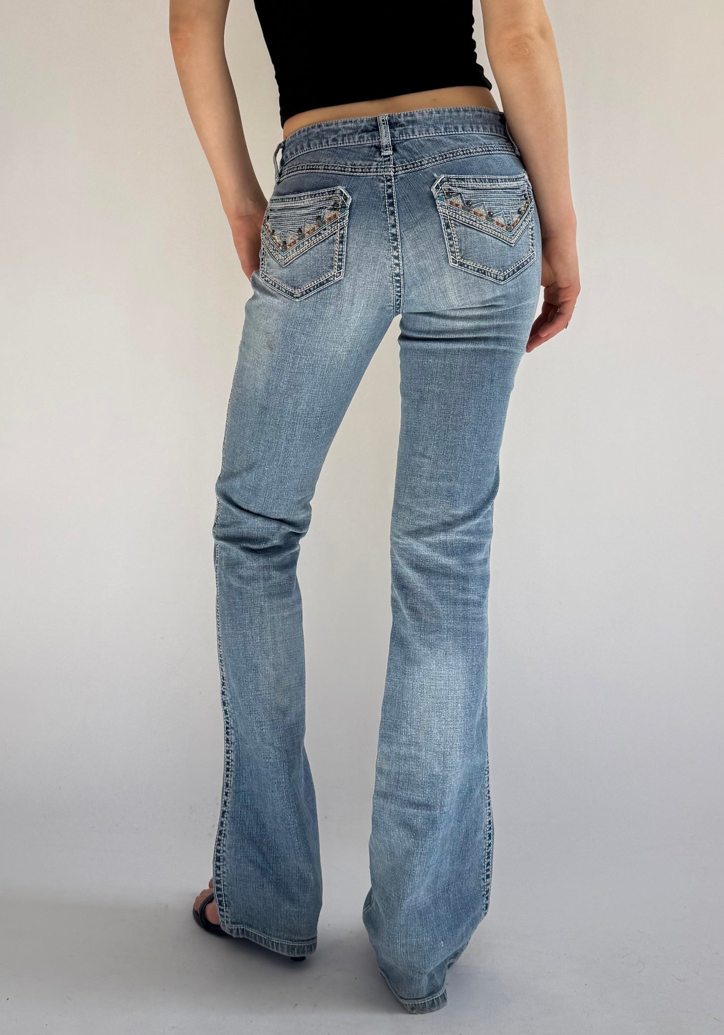 Y2K/2000s low rise flared light wash jeans