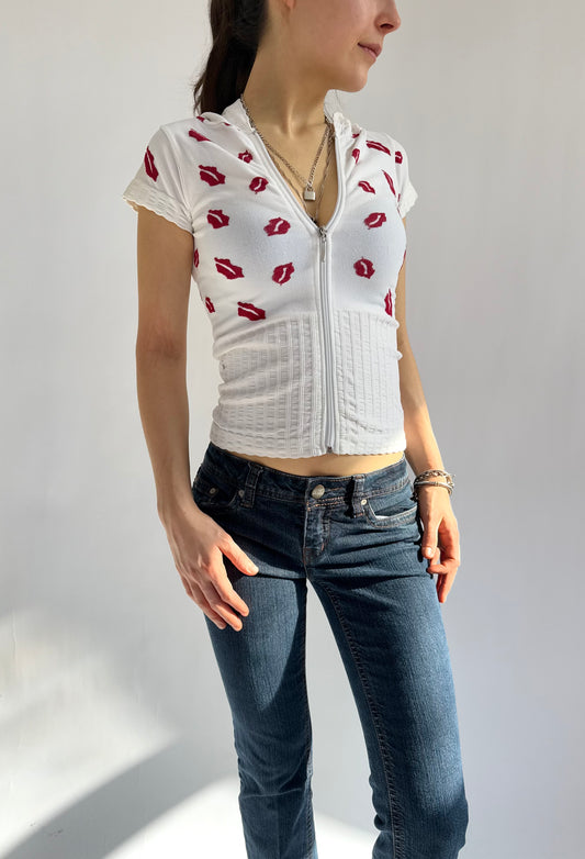 Iconic Y2K White fitted zip-up top with red lipstick print