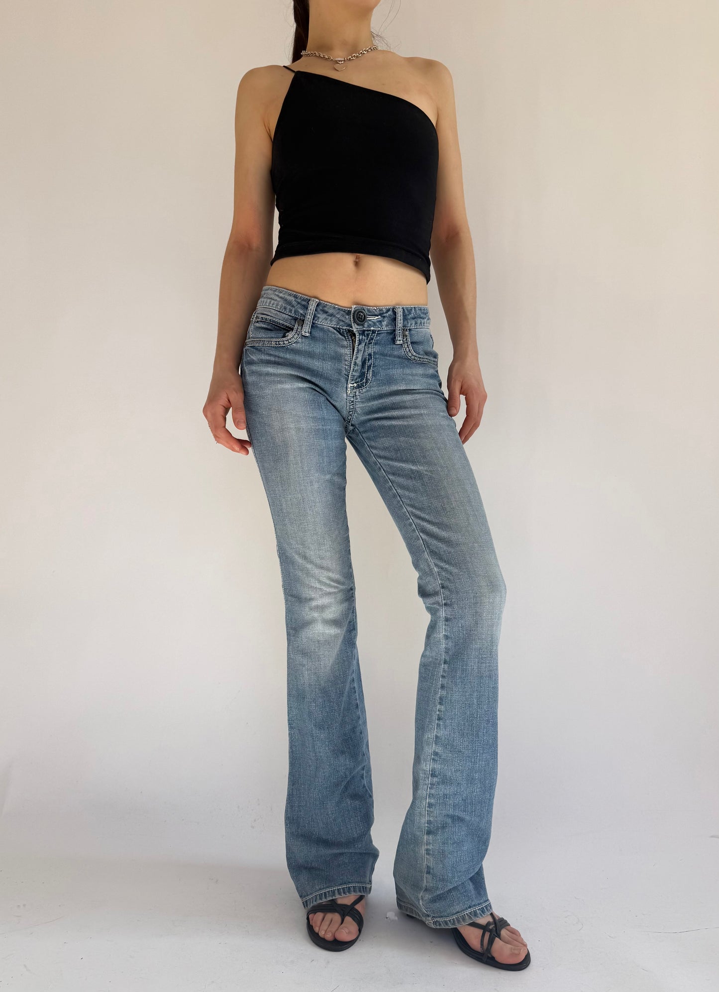 Y2K/2000s low rise flared light wash jeans