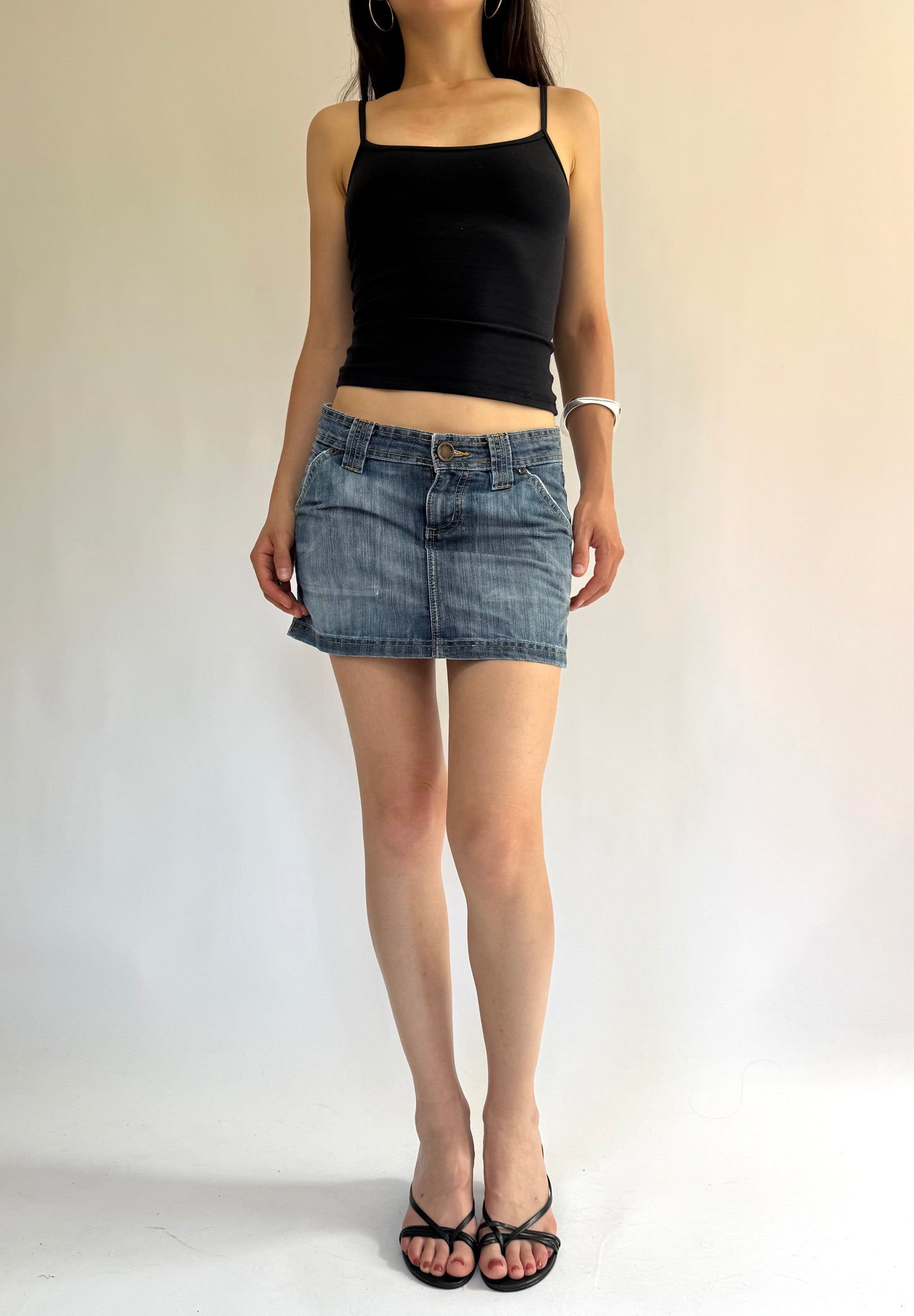 Y2K/2000s low rise mini denim skirt