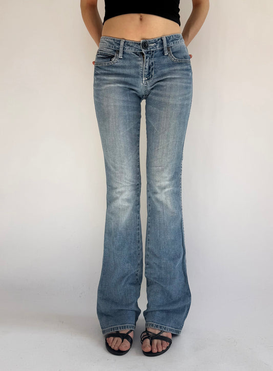 Y2K/2000s low rise flared light wash jeans