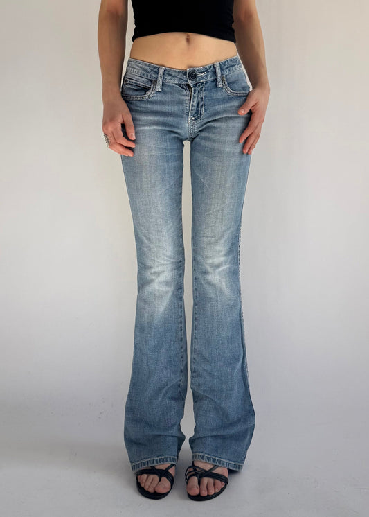 Y2K/2000s low rise flared light wash jeans
