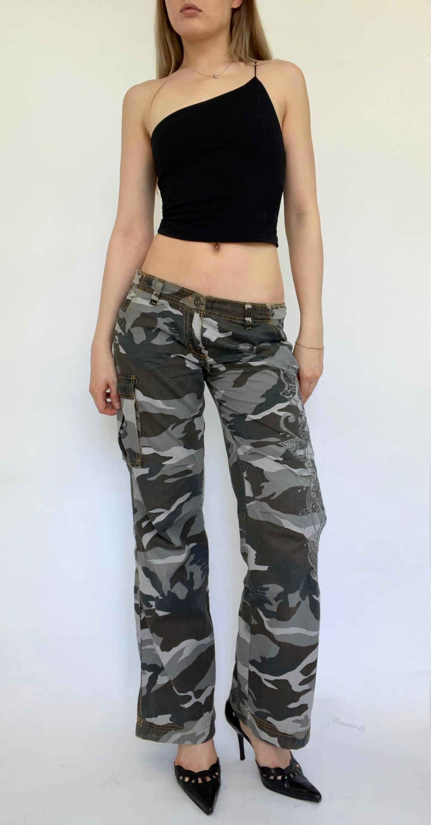 Insane Y2K low rise cargo pants by OXYGEN