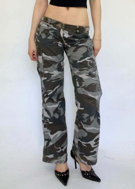 Insane Y2K low rise cargo pants by OXYGEN