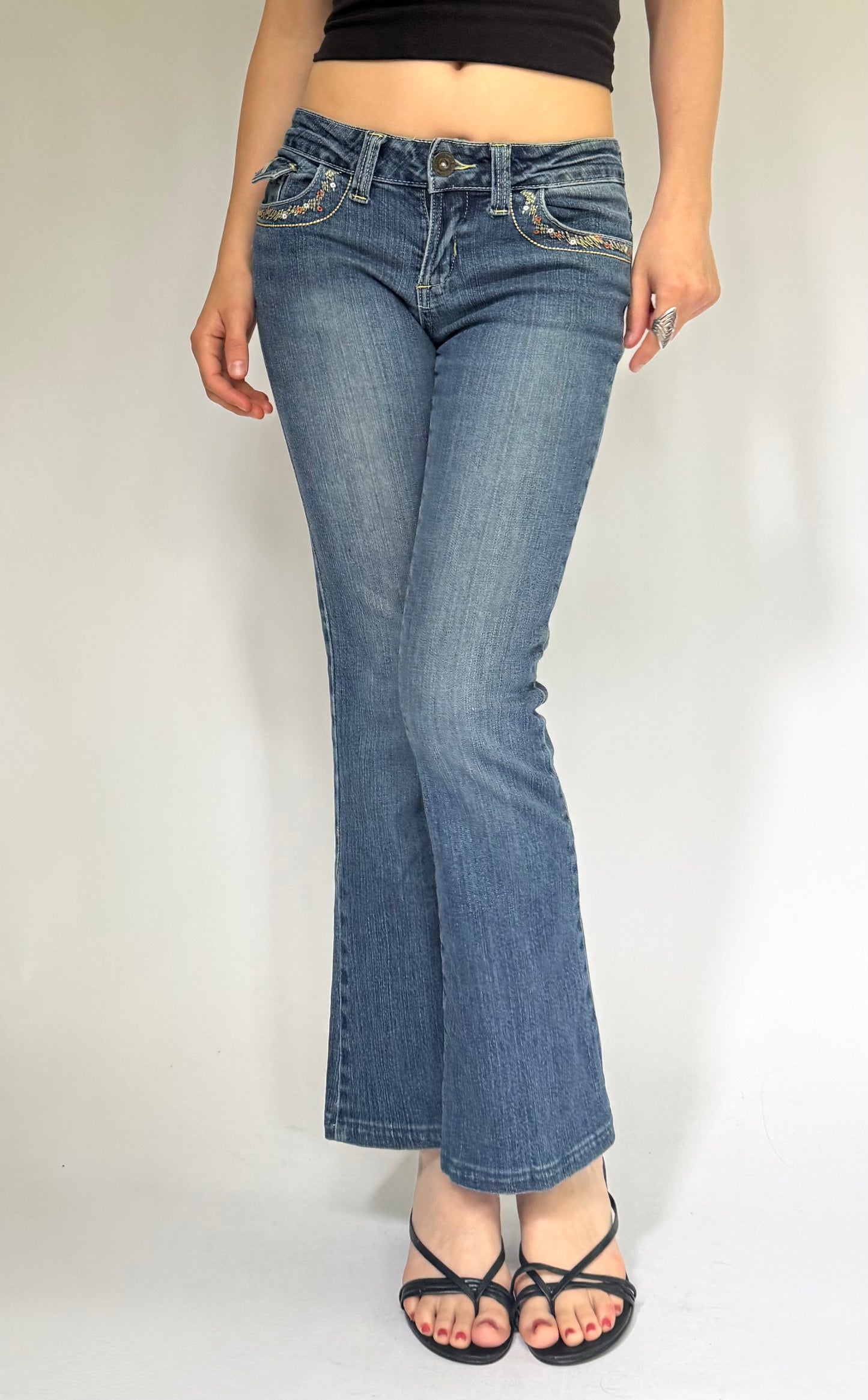 Y2K low rise flared jeans with embroidered flowers