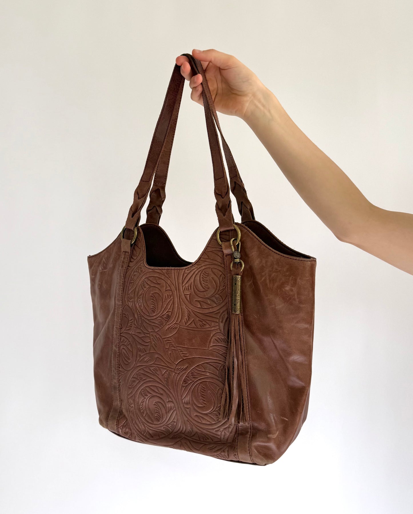 Y2K/2000s Brown leather tote bag with tassel detail