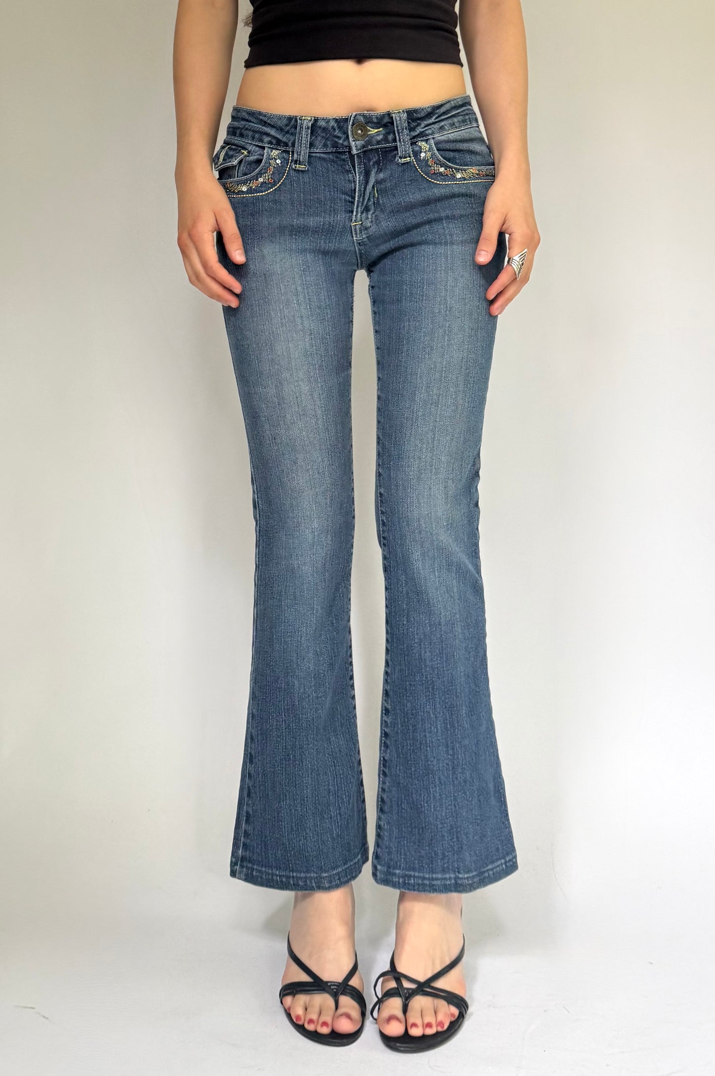 Y2K low rise flared jeans with embroidered flowers