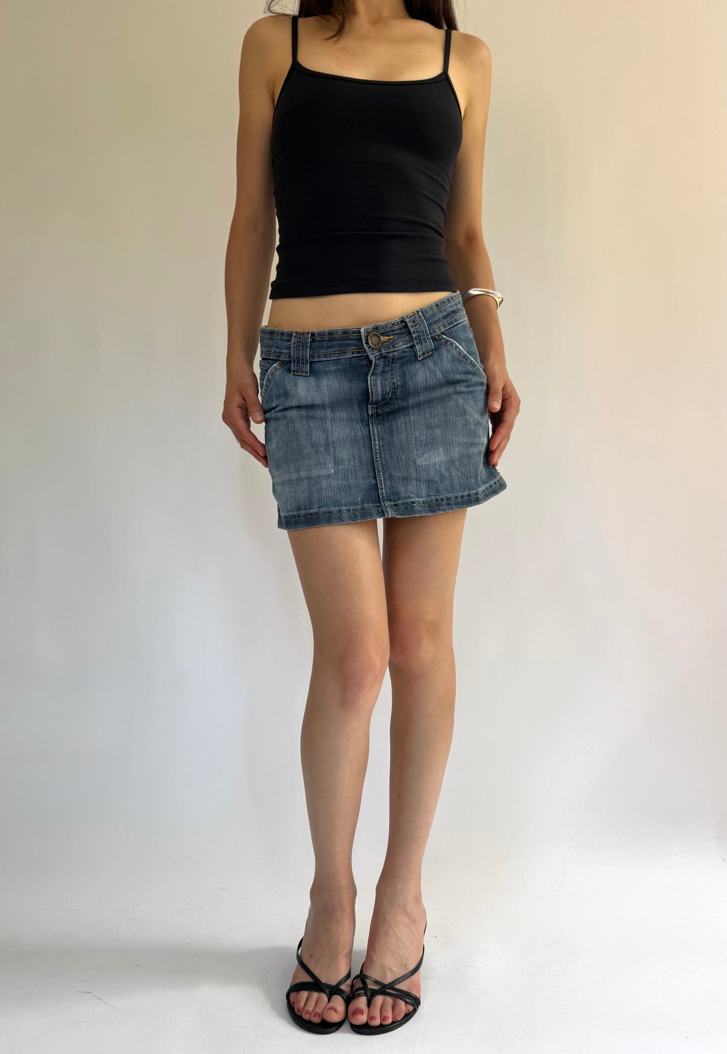 Y2K/2000s low rise mini denim skirt