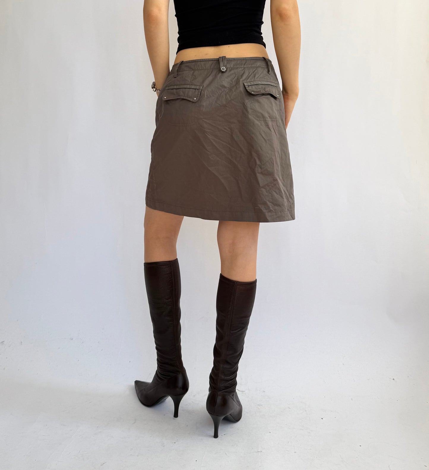 Y2K Khaki cargo skirt with pockets and zipper closure by DKNY