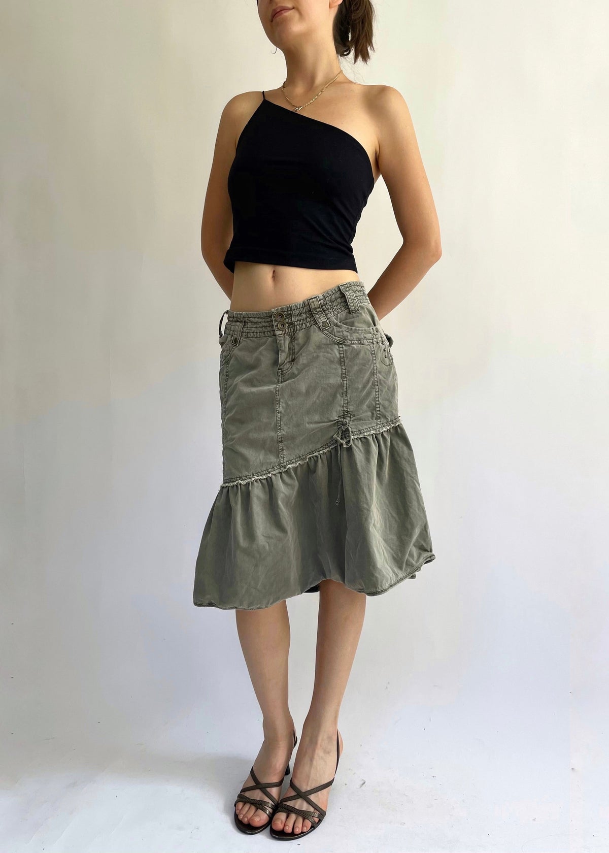 Y2K low rise detailed cargo skirt in size M