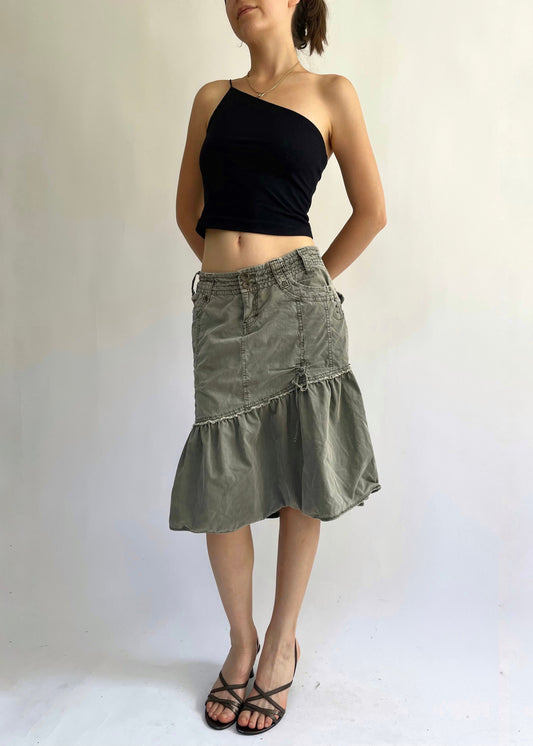 Y2K low rise detailed cargo skirt in size M